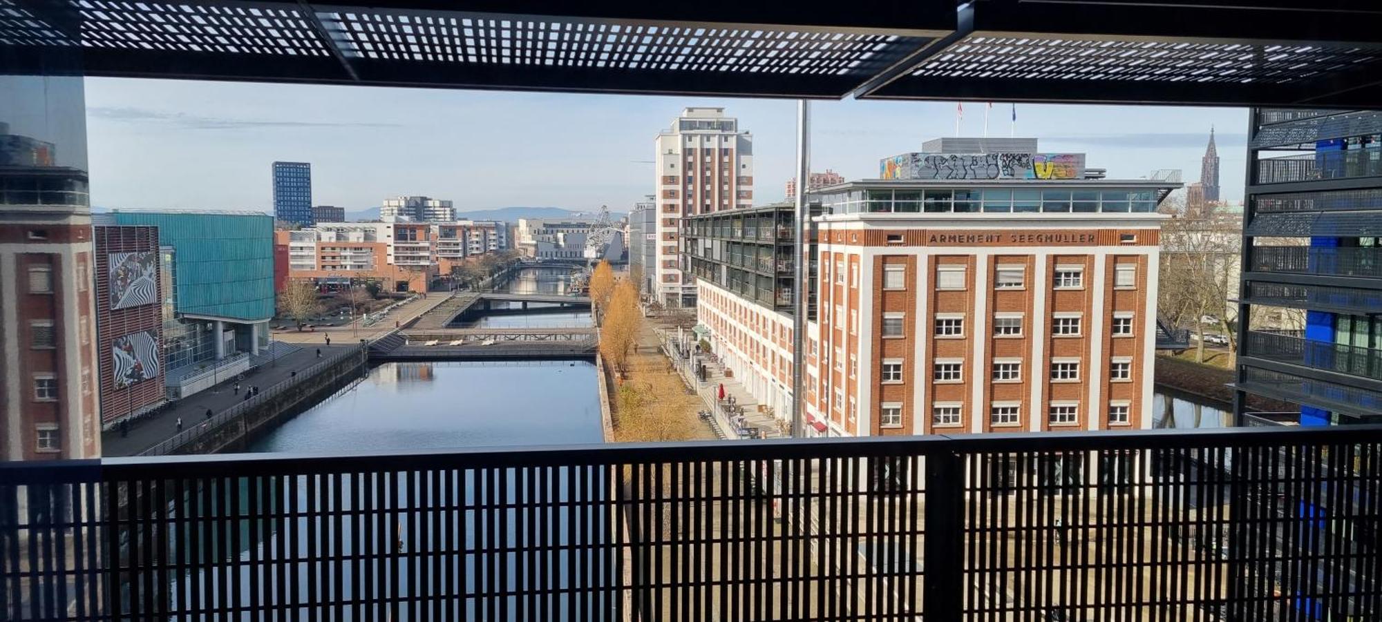 Bel Appartement Contemporain Avec Terrasse Climatisation Et Parking Payant En Option Straatsburg Buitenkant foto
